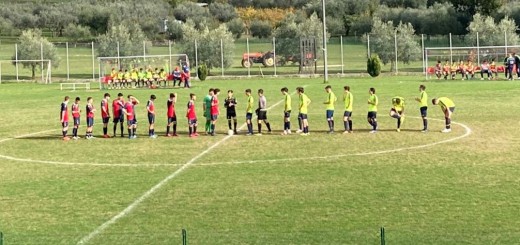 Squadre al centro del campo - juniores Ceccano