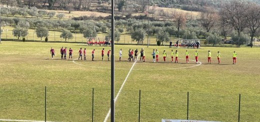 squadre al centro del campo Guarcino vs Ceccano