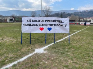 striscione a sostegno del patron Masi