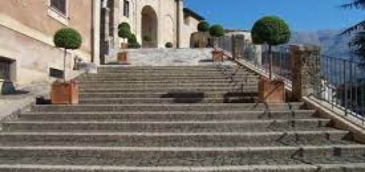 Cattedrale di Santa Maria Assunta scalinata