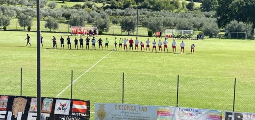 Guarcino vs Ceccano Coppa Italia squadre al centro del campo