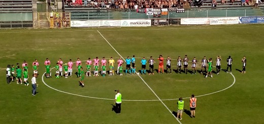 squadre al centro del campo Avezzano vs Sora