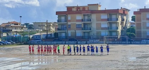 SCAURI SQUADRE AL CENTRO DEL CAMPO