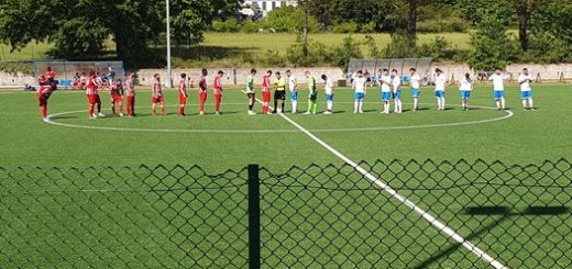 squadre al centro del campo Posta Fibreno vs Sanvittorese