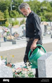 custode cimitero