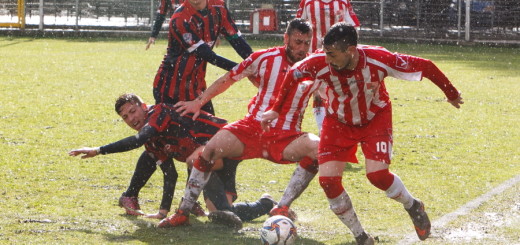 FOTO B) CONTRASTO DI GIOCO