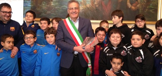 Foto c) il primo cittadino di Sora con i piccoli atleti