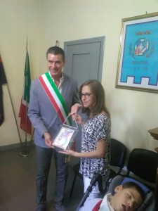 CONSEGNA TARGA CAMPIONESSA SCACCHI IMMAGINE 1