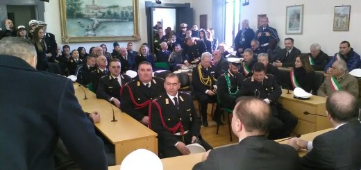 Un'immagine della sala con in primo piano gli encomiati