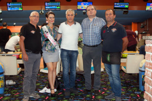 Gabriella D'Alessandro con lo staff di Fashion Show e soci Bowling immagine 3