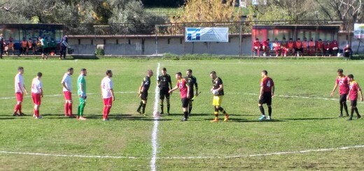 Ceccano - Squadre schierate al centro del campo