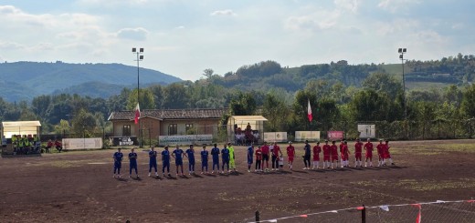 squadre al centro del campo posta fibreno vs I Briganti di Itri