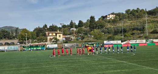 squadre al centro del campo - posta fibreno vs lenola